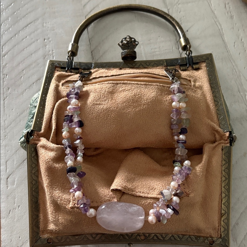 Elegant Beaded Handbag with Floral Embroidery - Picture 5 of 6